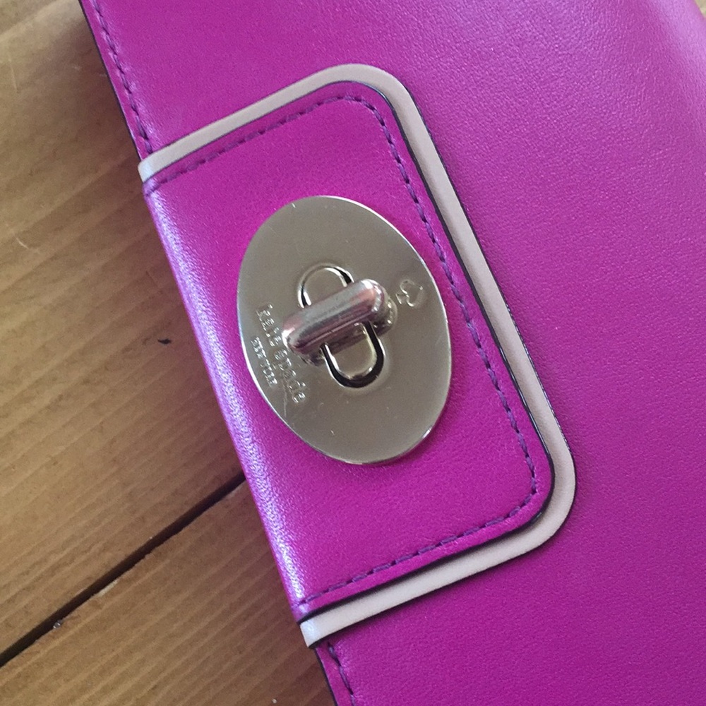 Kate Spade ♠️ Fuchsia Turn-lock Wallet/Wristlet - Picture 2 of 7